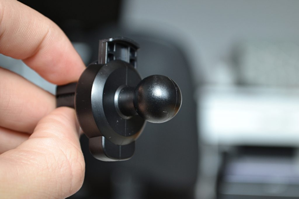 Recenzja uchwytu samochodowego Navitel SH1000 Pro z ładowaniem indukcyjnym 16 Recenzja uchwytu samochodowego Navitel SH1000 Pro z ładowaniem indukcyjnym