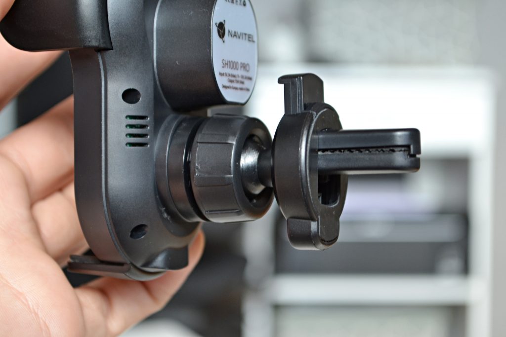 Recenzja uchwytu samochodowego Navitel SH1000 Pro z ładowaniem indukcyjnym 17 Recenzja uchwytu samochodowego Navitel SH1000 Pro z ładowaniem indukcyjnym