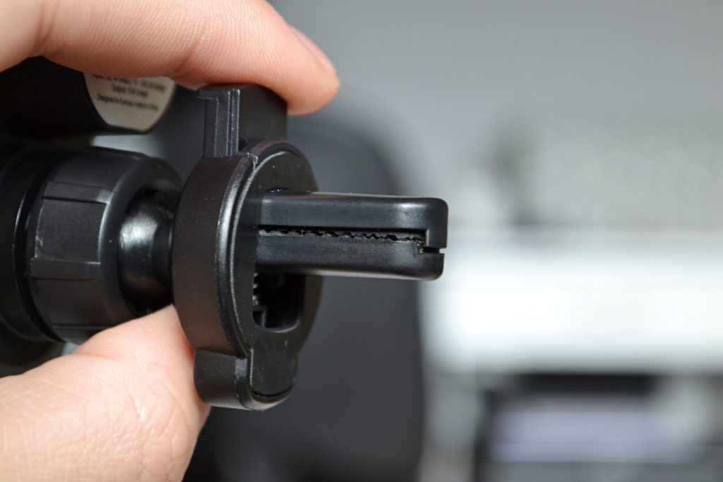 Recenzja uchwytu samochodowego Navitel SH1000 Pro z ładowaniem indukcyjnym 18 Recenzja uchwytu samochodowego Navitel SH1000 Pro z ładowaniem indukcyjnym