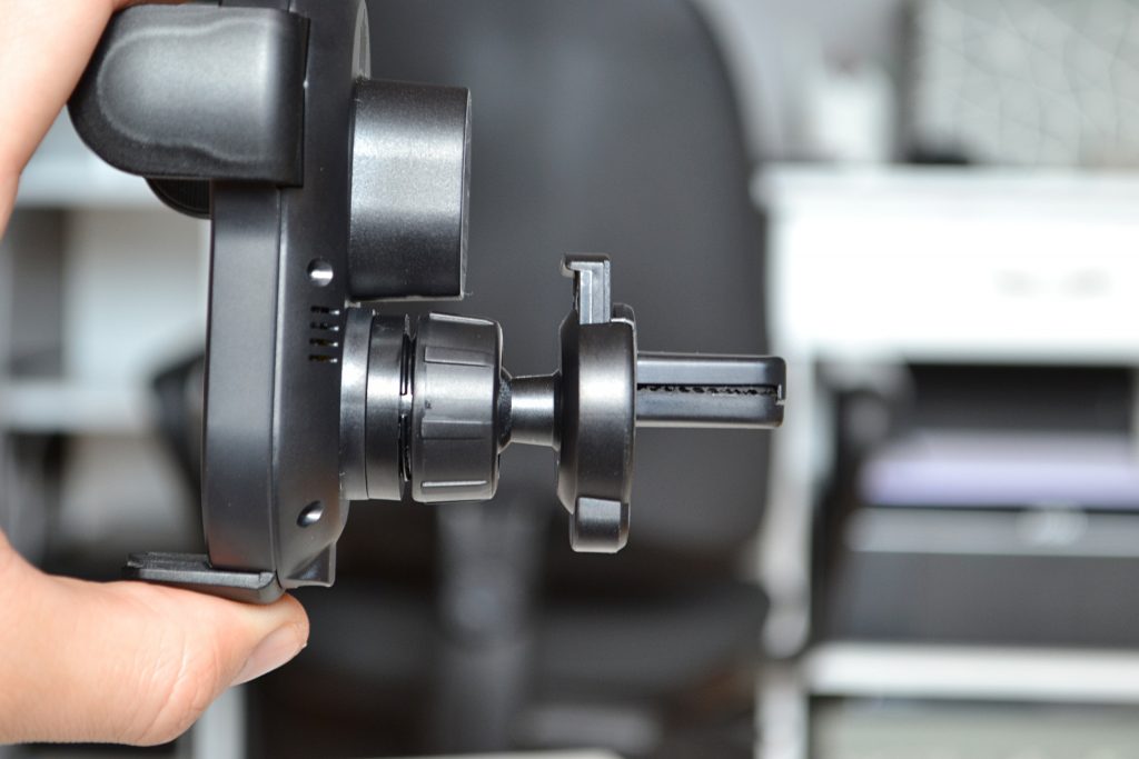 Recenzja uchwytu samochodowego Navitel SH1000 Pro z ładowaniem indukcyjnym 20 Recenzja uchwytu samochodowego Navitel SH1000 Pro z ładowaniem indukcyjnym