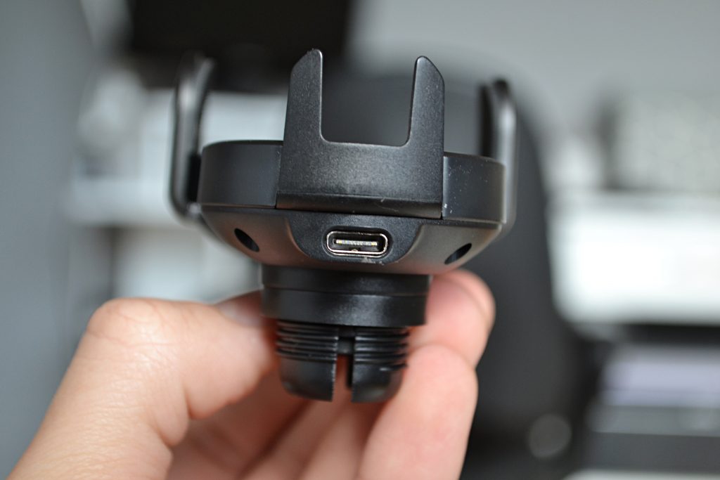 Recenzja uchwytu samochodowego Navitel SH1000 Pro z ładowaniem indukcyjnym 21 Recenzja uchwytu samochodowego Navitel SH1000 Pro z ładowaniem indukcyjnym