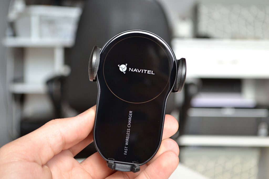 Recenzja uchwytu samochodowego Navitel SH1000 Pro z ładowaniem indukcyjnym 12 Recenzja uchwytu samochodowego Navitel SH1000 Pro z ładowaniem indukcyjnym