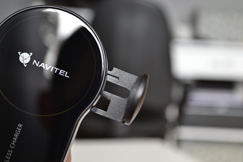 Recenzja uchwytu samochodowego Navitel SH1000 Pro z ładowaniem indukcyjnym 14 Recenzja uchwytu samochodowego Navitel SH1000 Pro z ładowaniem indukcyjnym