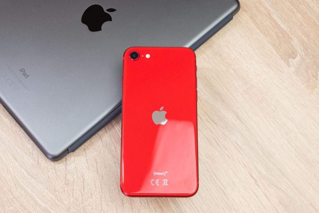 Apple umie odgrzewać – iPhone SE 2020 popularnym modelem