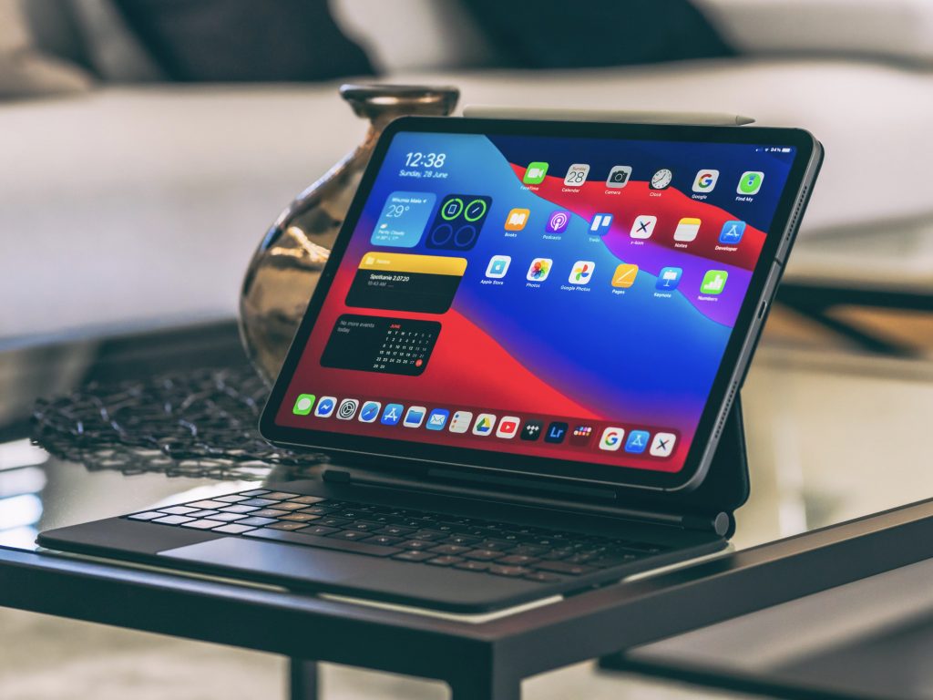 Apple się ugina. Stage Manager trafi na starsze iPady Pro 12 Apple się ugina. Stage Manager trafi na starsze iPady Pro