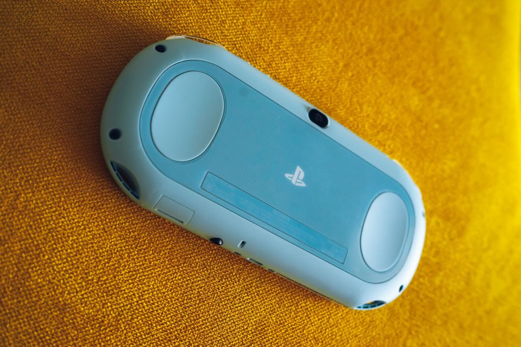 Mamy 2020, a ja wyposażyłem się w PlayStation Vita... 14 Mamy 2020, a ja wyposażyłem się w PlayStation Vita...