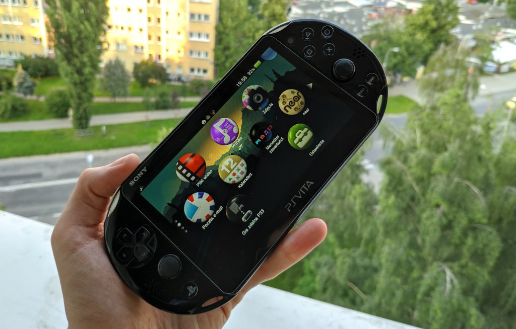 Mamy 2020, a ja wyposażyłem się w PlayStation Vita... 11 Playstation Vita