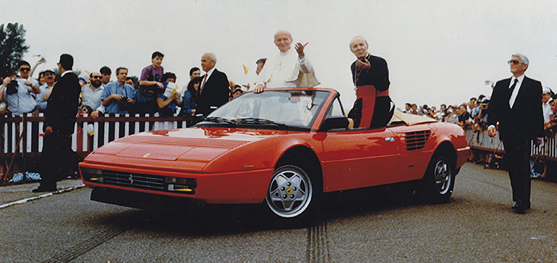 Ferrari Mondial na dnie kanału? Bardzo proszę, wystarczy wybrać się do Amsterdamu! 14 Ferrari Mondial papież Jan Paweł 2