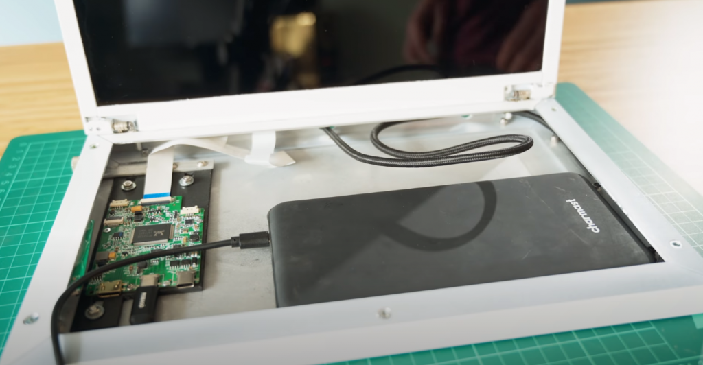 Rozbiłeś smartfon? Żaden problem! Zamień go sobie w laptopa! 12 Rozbiłeś smartfon? Żaden problem! Zamień go sobie w laptopa!