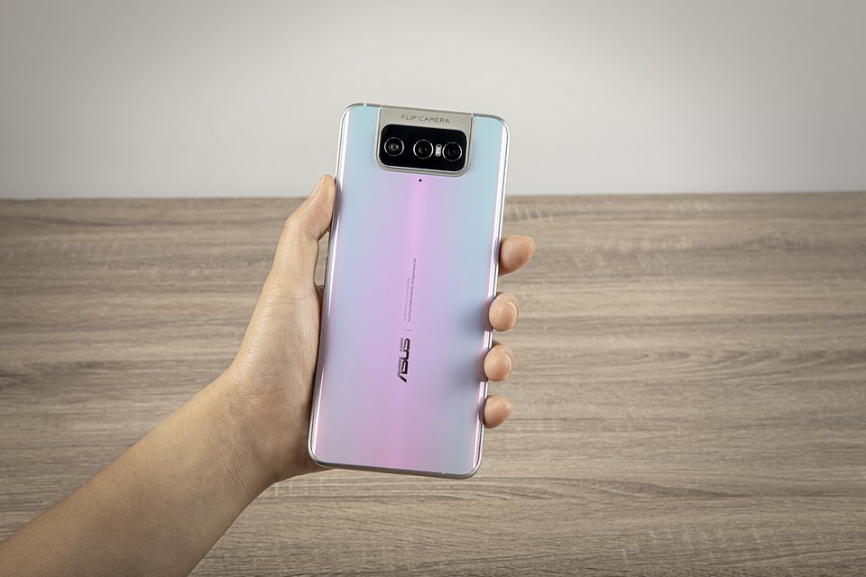 ASUS ZenFone 7 z obracanymi aparatami i wsparciem 5G oficjalnie! Czy ten model przyciągnie nowych klientów? 11 Asus Zenfone 7 Pro
