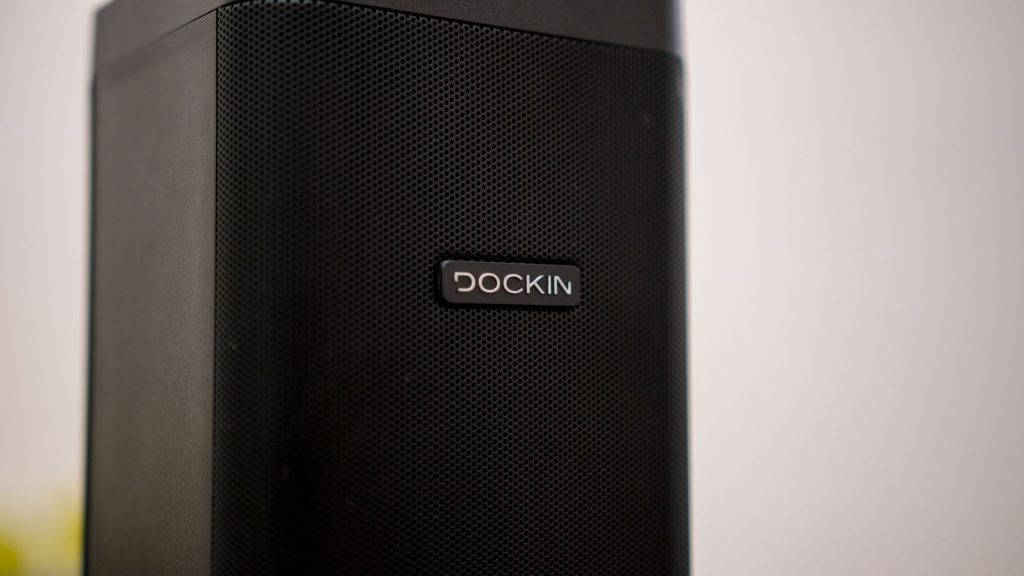 dockin d cube logo front głośnika