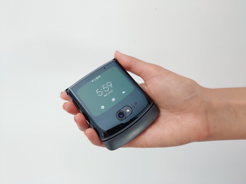 Motorola razr 5G już jest! To kolejne podejście tego producenta do składanych smartfonów 12 Motorola razr 5G już jest! To kolejne podejście tego producenta do składanych smartfonów