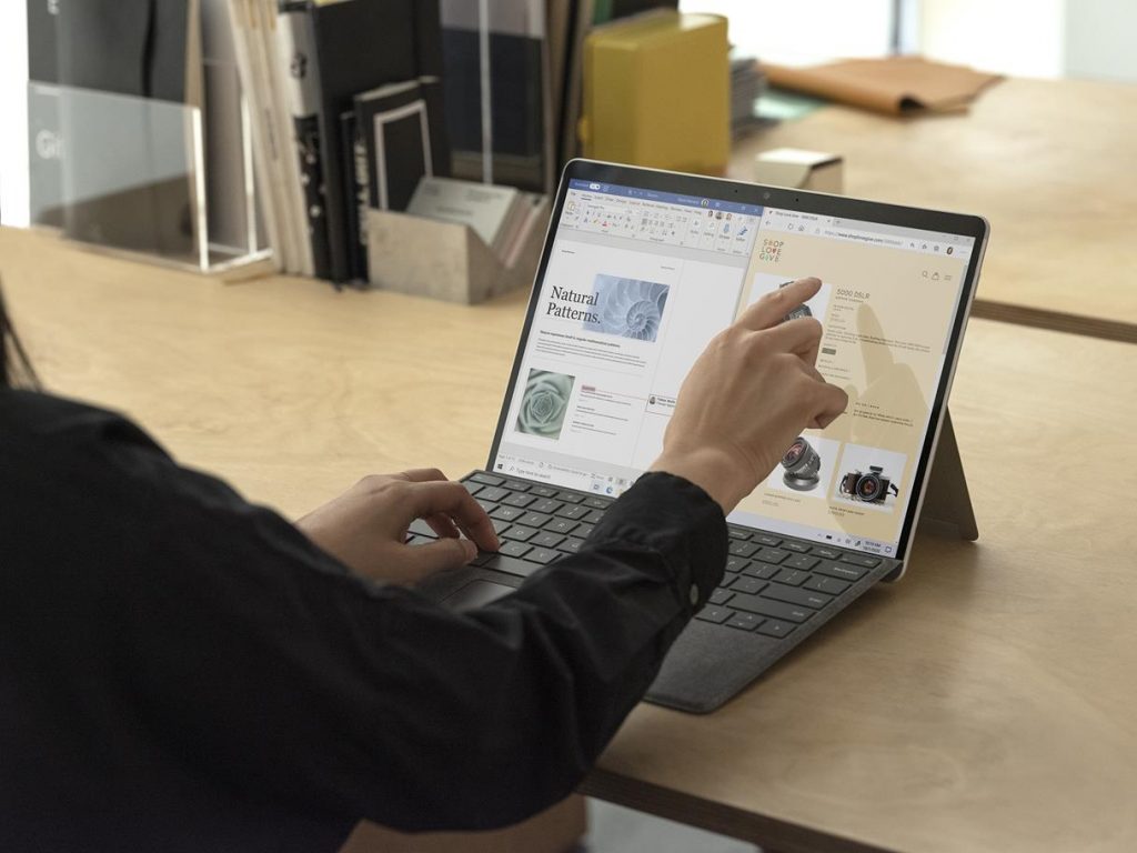 Surface Laptop Go - nowy laptop Microsoftu zadebiutował razem z Surface Pro X. Tanio wcale nie jest