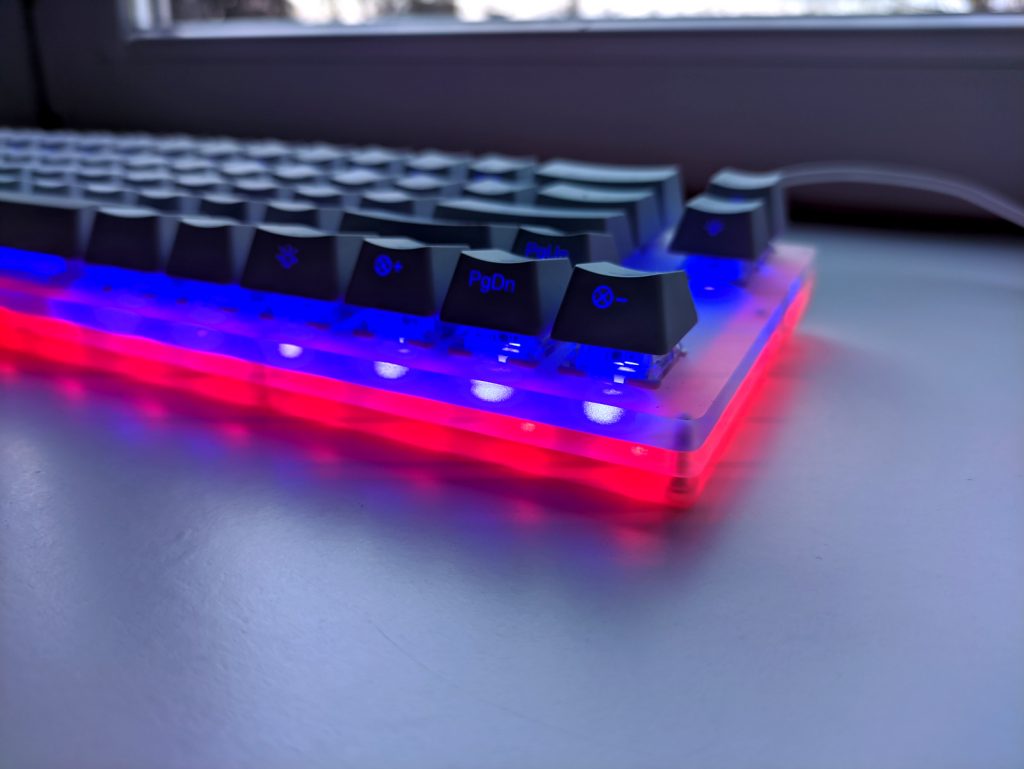GamaKay K66 - pomniejszona klawiatura mechaniczna z mocnym podświetleniem RGB [RECENZJA]