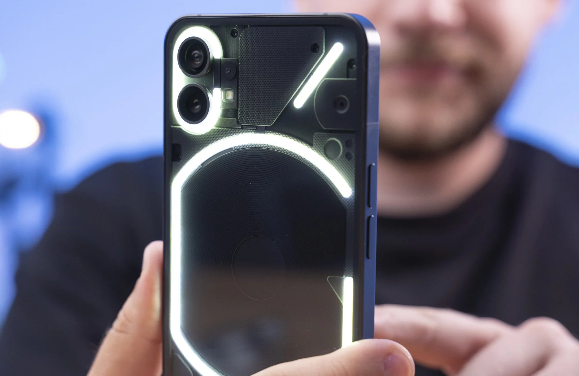 Nothing Phone (1) przechodzi do historii. Producent kończy oficjalne wsparcie