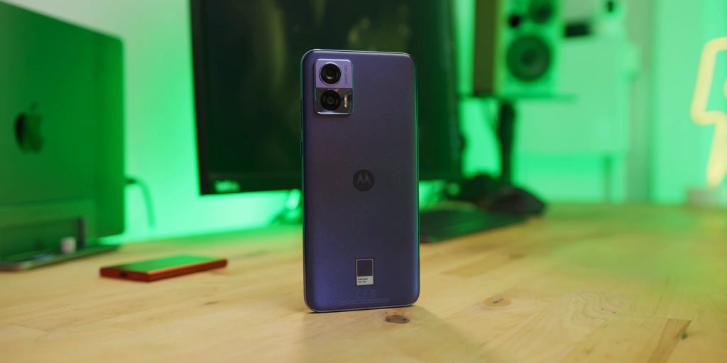 Jaki smartfon do 1500 zł wybrać? – TOP 3 w 2023 roku! 14 Motorola edge 30 neo