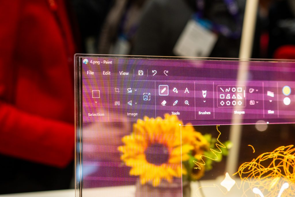 Lenovo zaprezentowało koncepcyjne urządzenie ThinkBook Transparent Display Laptop rodem wyjęte z filmów science-fiction! 12 Lenovo ThinkBook Transparent Display Laptop zapowiedziany na MWC 2024