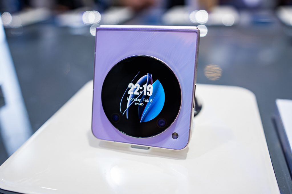 nubia prezentuje taniego składaka na MWC 2024! Poznajcie oficjalnie nubia Flip 5G 15 nubia Flip 5G oficjalnie na MWC 2024