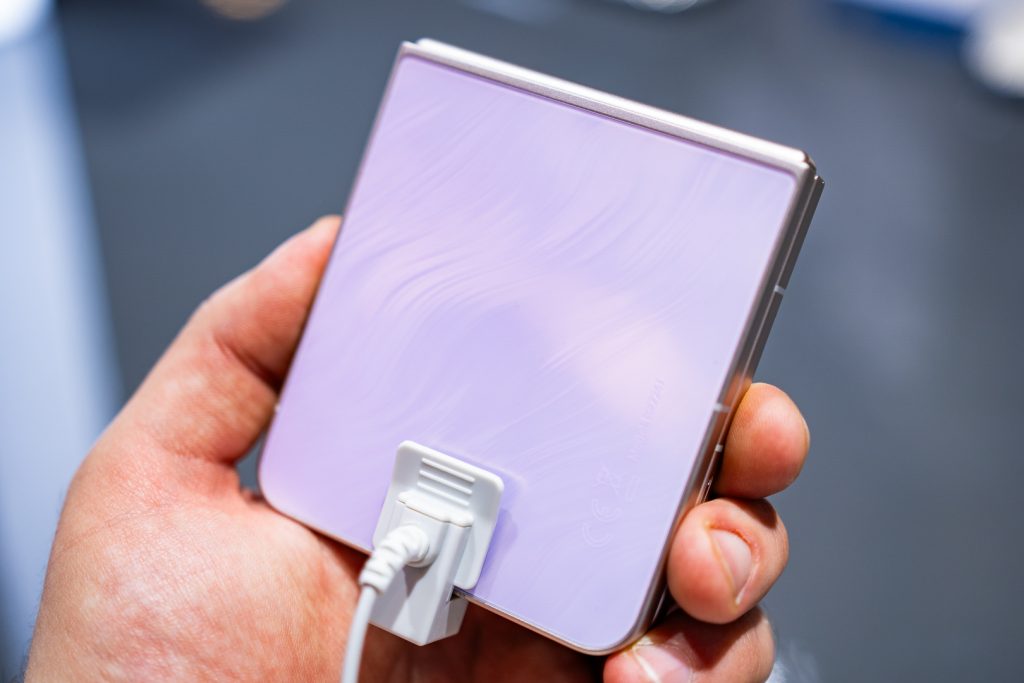 nubia prezentuje taniego składaka na MWC 2024! Poznajcie oficjalnie nubia Flip 5G 16 nubia Flip 5G oficjalnie na MWC 2024