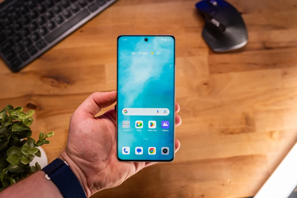 realme po raz kolejny przygotowało promocję na smartfony z flagowej serii realme GT 6! 12 realme GT 6