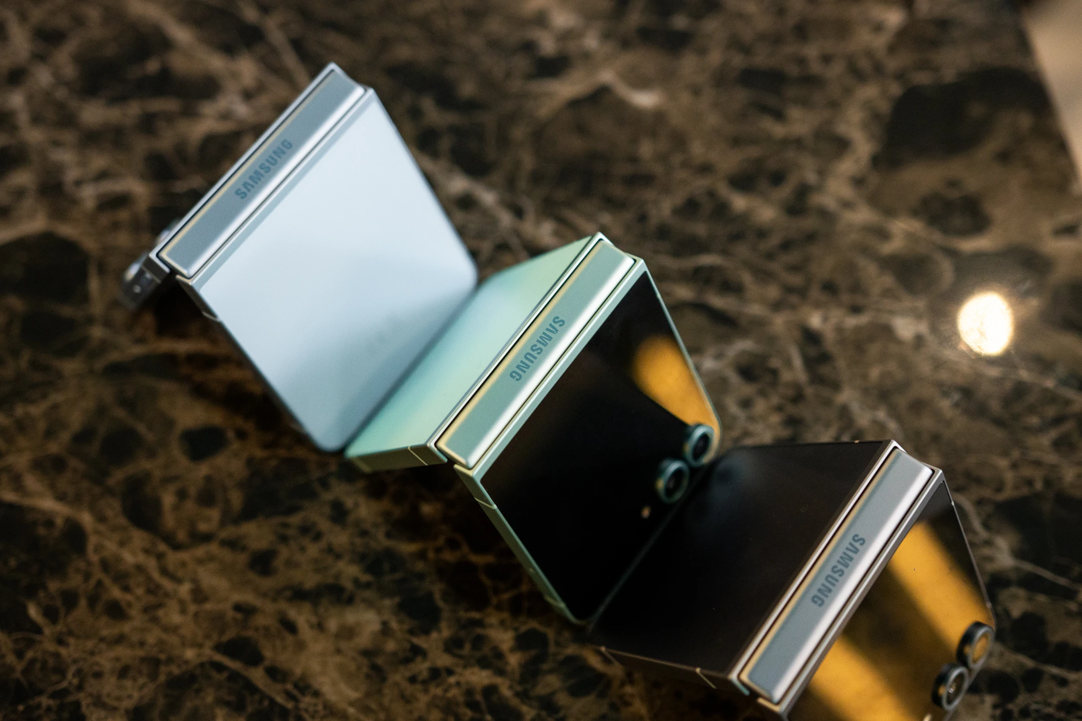 Galaxy Z Flip6 oraz Galaxy Z Fold6 oficjalnie zaprezentowane! Co oferują nowe składane smartfony Samsunga? 12 Samsung Galaxy Z FLip6 oficjalnie zaprezentowany