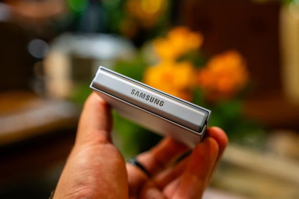 Galaxy Z Flip6 oraz Galaxy Z Fold6 oficjalnie zaprezentowane! Co oferują nowe składane smartfony Samsunga? 21 Samsung Galaxy Z FLip6 oficjalnie zaprezentowany