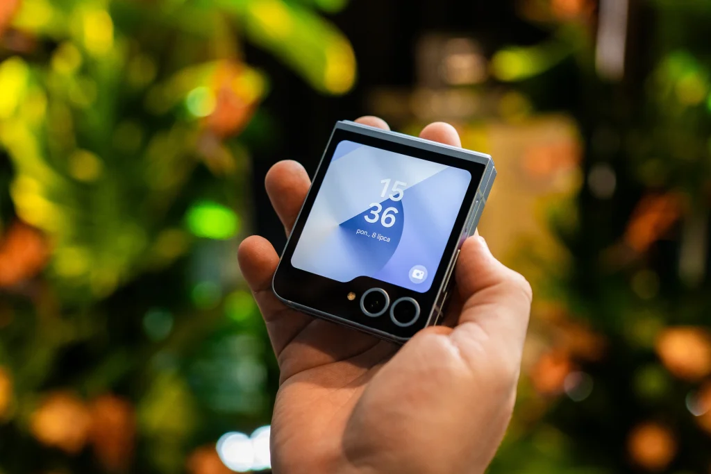 Galaxy Z Flip6 oraz Galaxy Z Fold6 oficjalnie zaprezentowane! Co oferują nowe składane smartfony Samsunga? 16 Samsung Galaxy Z FLip6 oficjalnie zaprezentowany