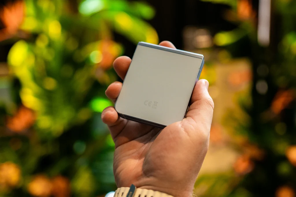 Galaxy Z Flip6 oraz Galaxy Z Fold6 oficjalnie zaprezentowane! Co oferują nowe składane smartfony Samsunga? 17 Samsung Galaxy Z FLip6 oficjalnie zaprezentowany