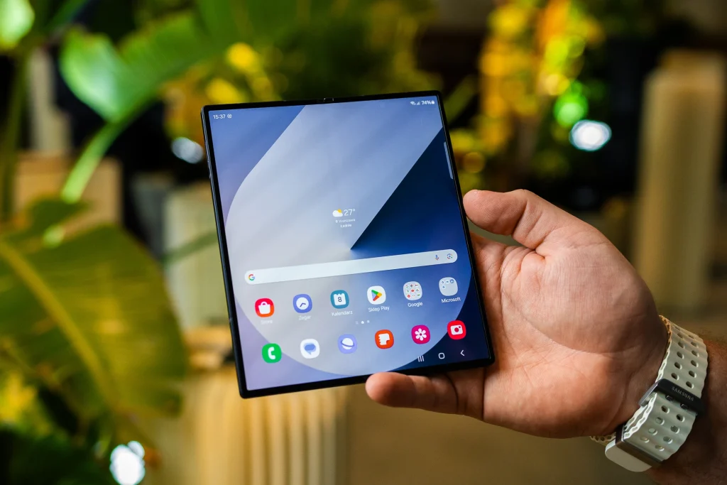 Galaxy Z Flip6 oraz Galaxy Z Fold6 oficjalnie zaprezentowane! Co oferują nowe składane smartfony Samsunga? 24 Samsung Galaxy Z Fold6 oficjalnie zaprezentowany
