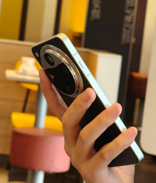 OPPO Find X8 Ultra będzie nowym królem mobilnej fotografii? Wszystko, co wiemy przed premierą 17 OPPO Find X8 Ultra na nowych przeciekach