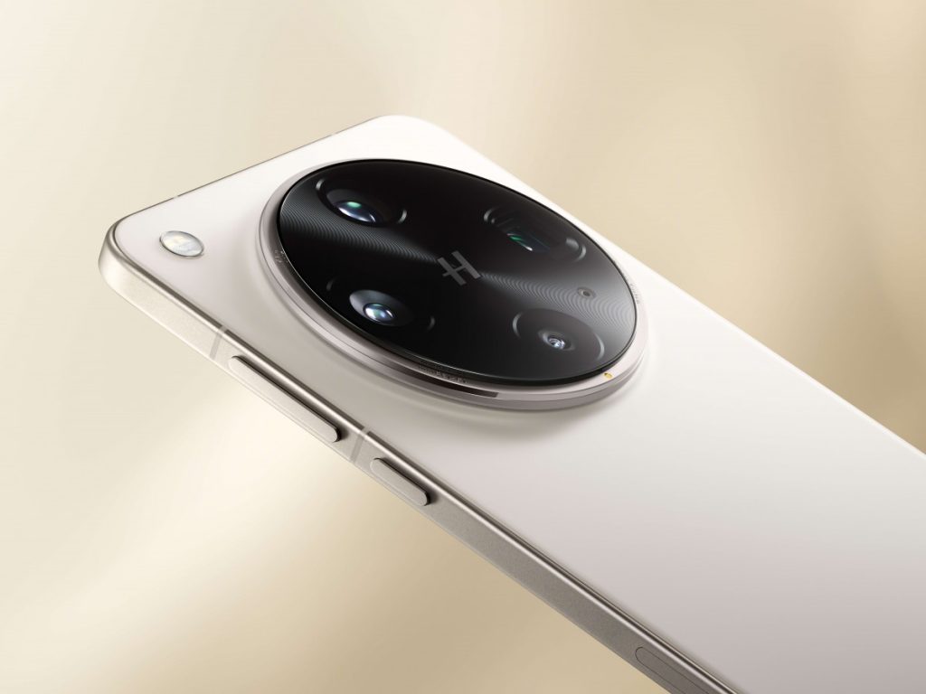 OPPO Find X8 Ultra oficjalnie zadebiutował! OPPO mierzy wysoko 13 OPPO Find X8 Ultra oficjalnie zaprezentowany