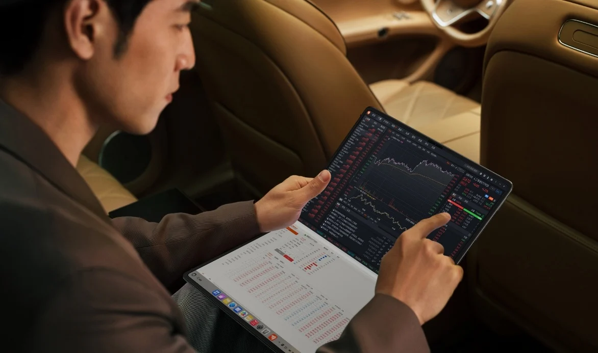 Huawei MateBook Fold Ultimate Design oficjalnie! To składany laptop, który chce być wszystkim naraz