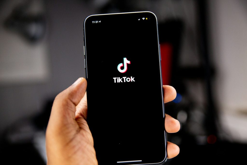 TikTok ukarany w Europie za naruszenie RODO. Chodzi o dane użytkowników 12 TikTok ukarany w Europie za naruszenie RODO. Chodzi o dane użytkowników