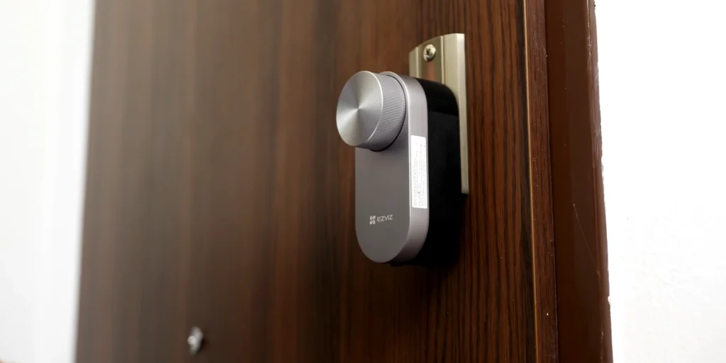 Nowoczesny smart home bez wiercenia - test zamka i wizjera EZVIZ 13 Nowoczesny smart home bez wiercenia - test zamka i wizjera EZVIZ