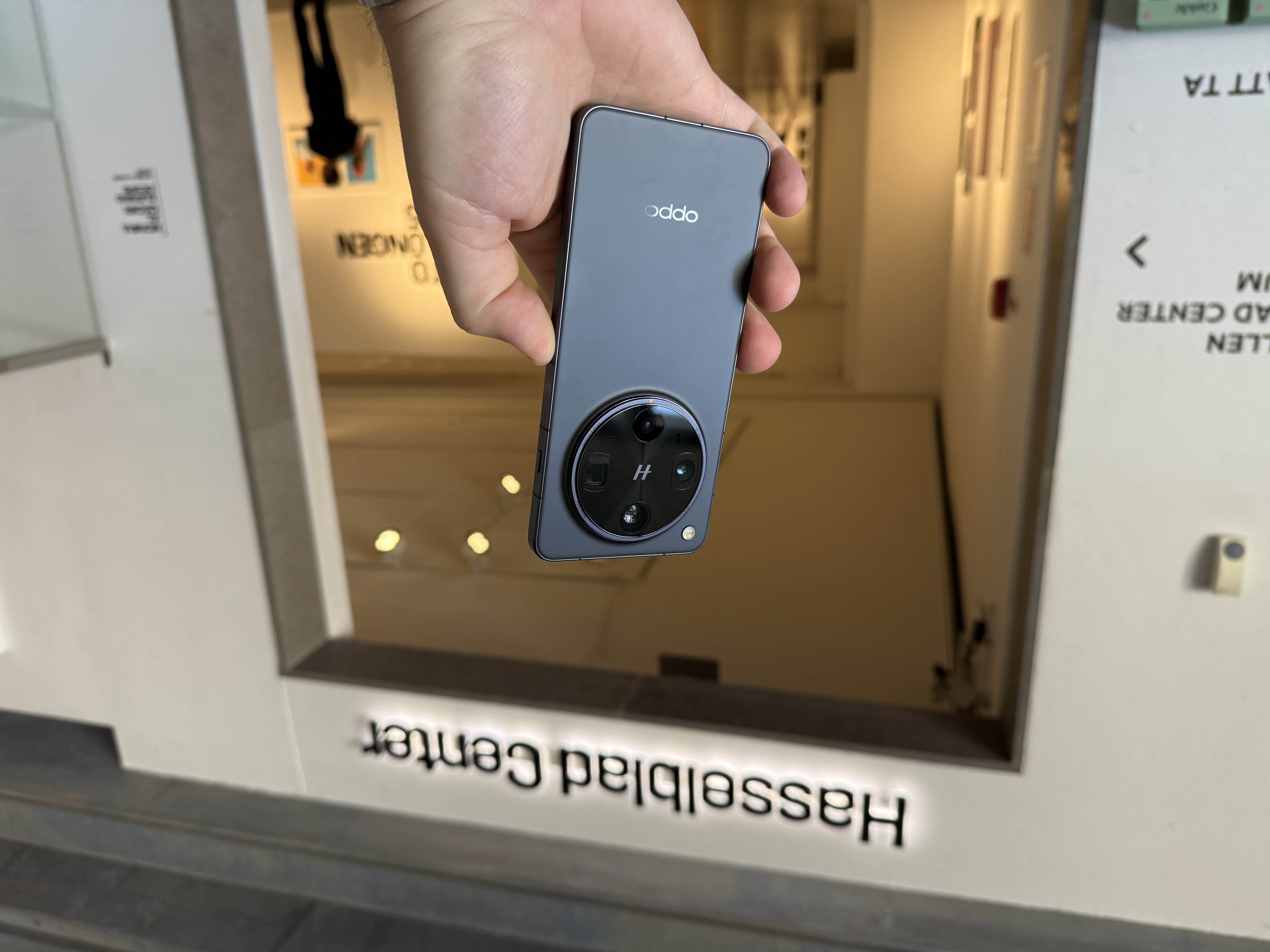 OPPO stawia na fotografię i kontynuuje współpracę z Hasselblad