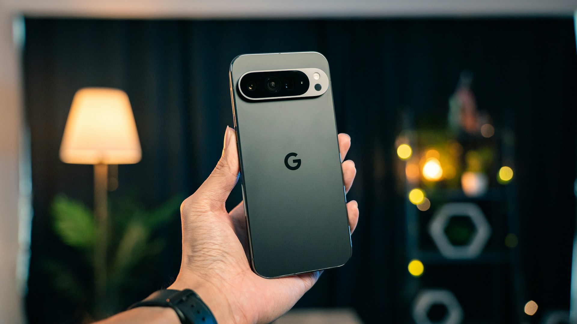 Pixel 10 i Pixel 10 Pro na nowych renderach. Google stawia na ewolucję, nie rewolucję