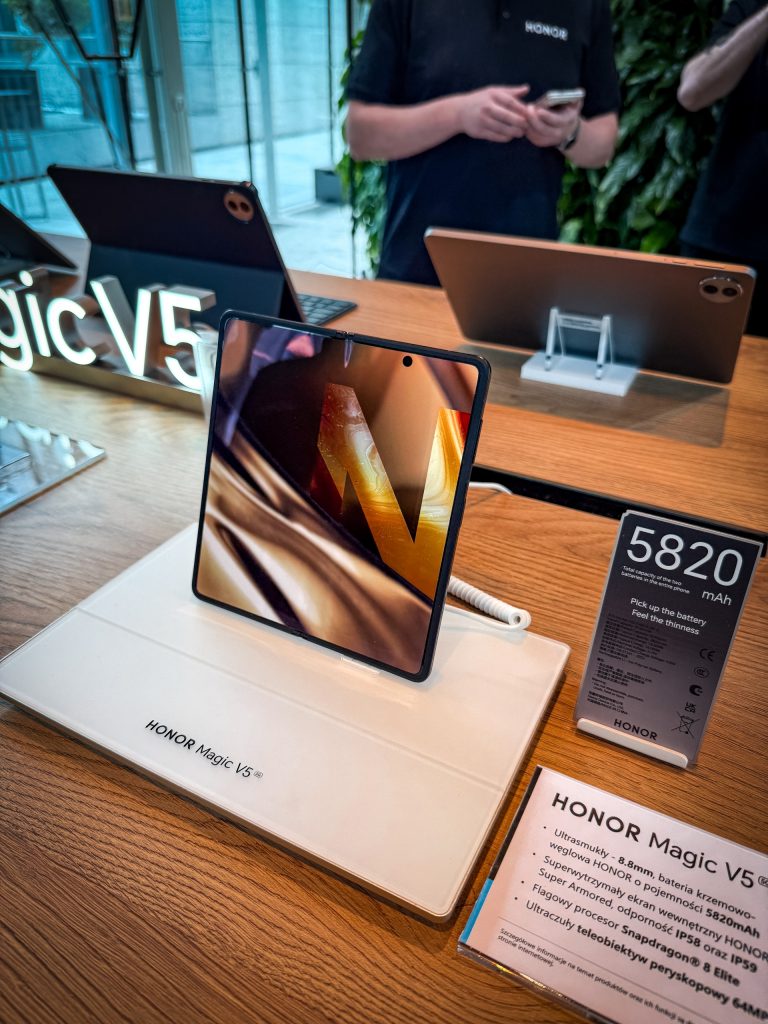 HONOR Magic V5 debiutuje w Polsce! Producent kusi ceną i dodatkowymi bonusami 14 HONOR Magic V5 debiutuje w Polsce! Producent kusi ceną i dodatkowymi bonusami