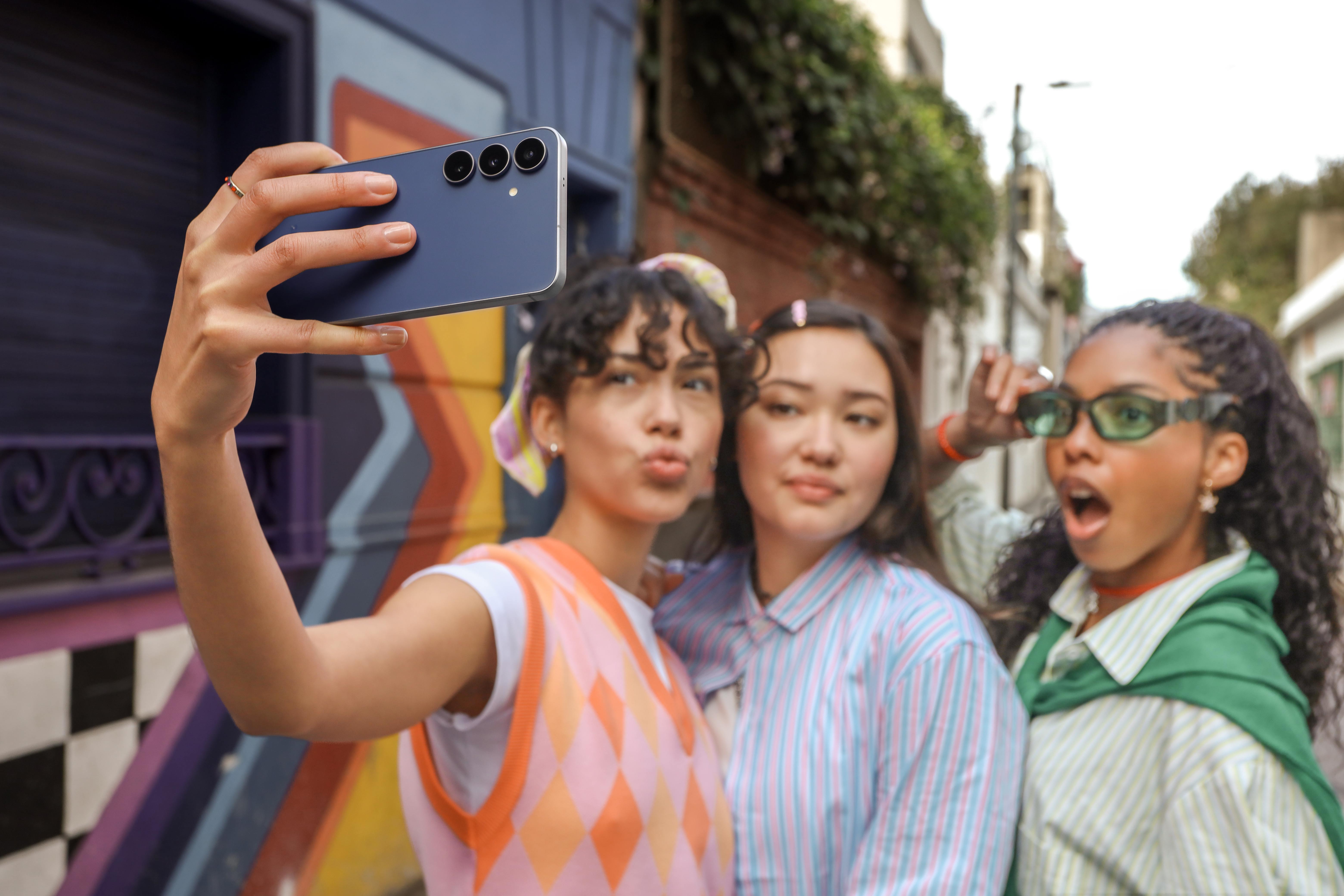 Samsung Galaxy S25 FE trafia do Polski z niezłą specyfikacją i prezentem na start