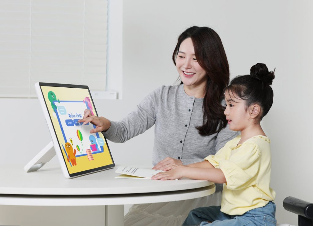 Przenośny Samsung Movingstyle Smart TV z dotykowym ekranem trafia na rynek 13 Przenośny Samsung Movingstyle Smart TV z dotykowym ekranem trafia na rynek