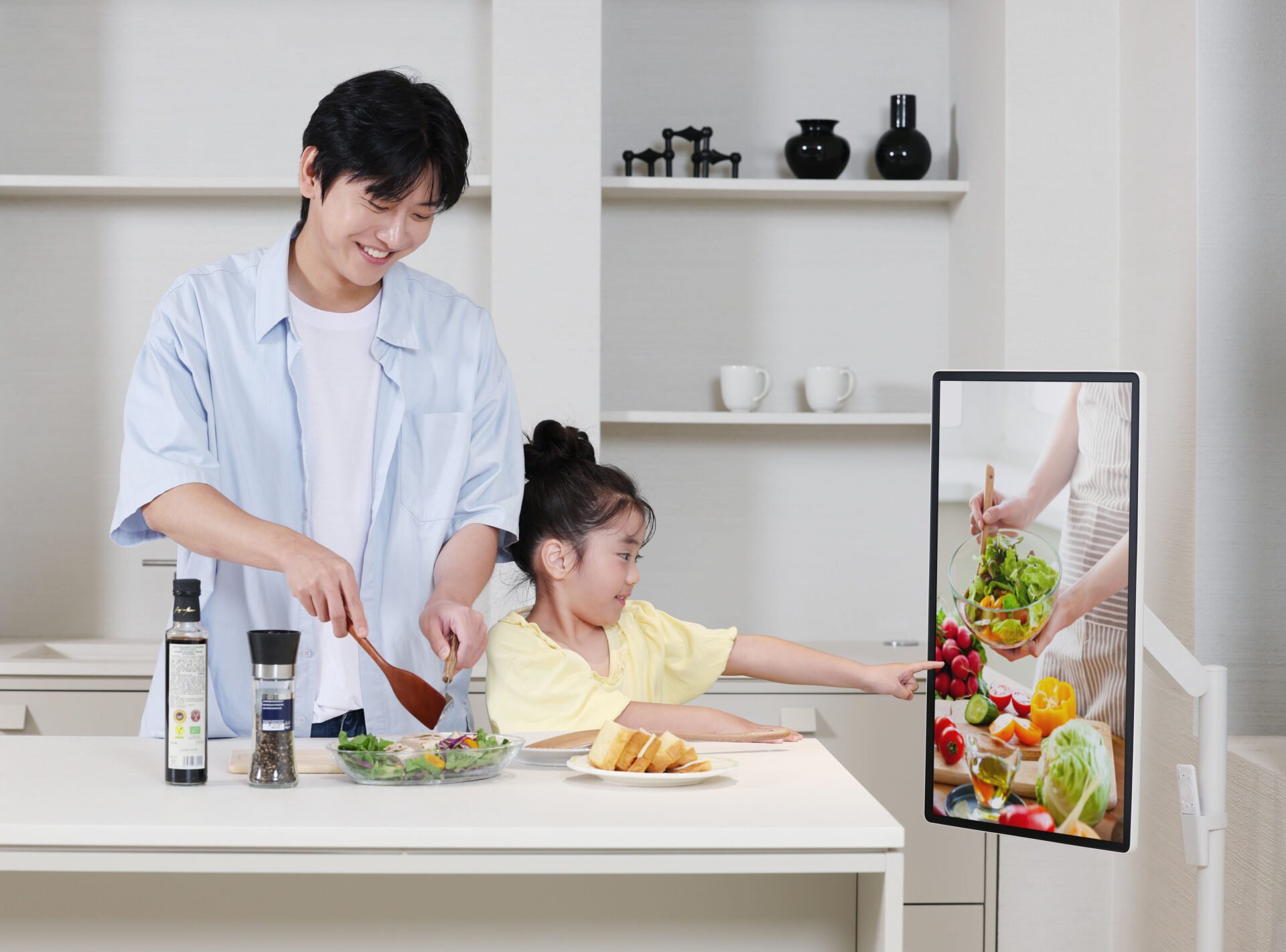 Przenośny Samsung Movingstyle Smart TV z dotykowym ekranem trafia na rynek