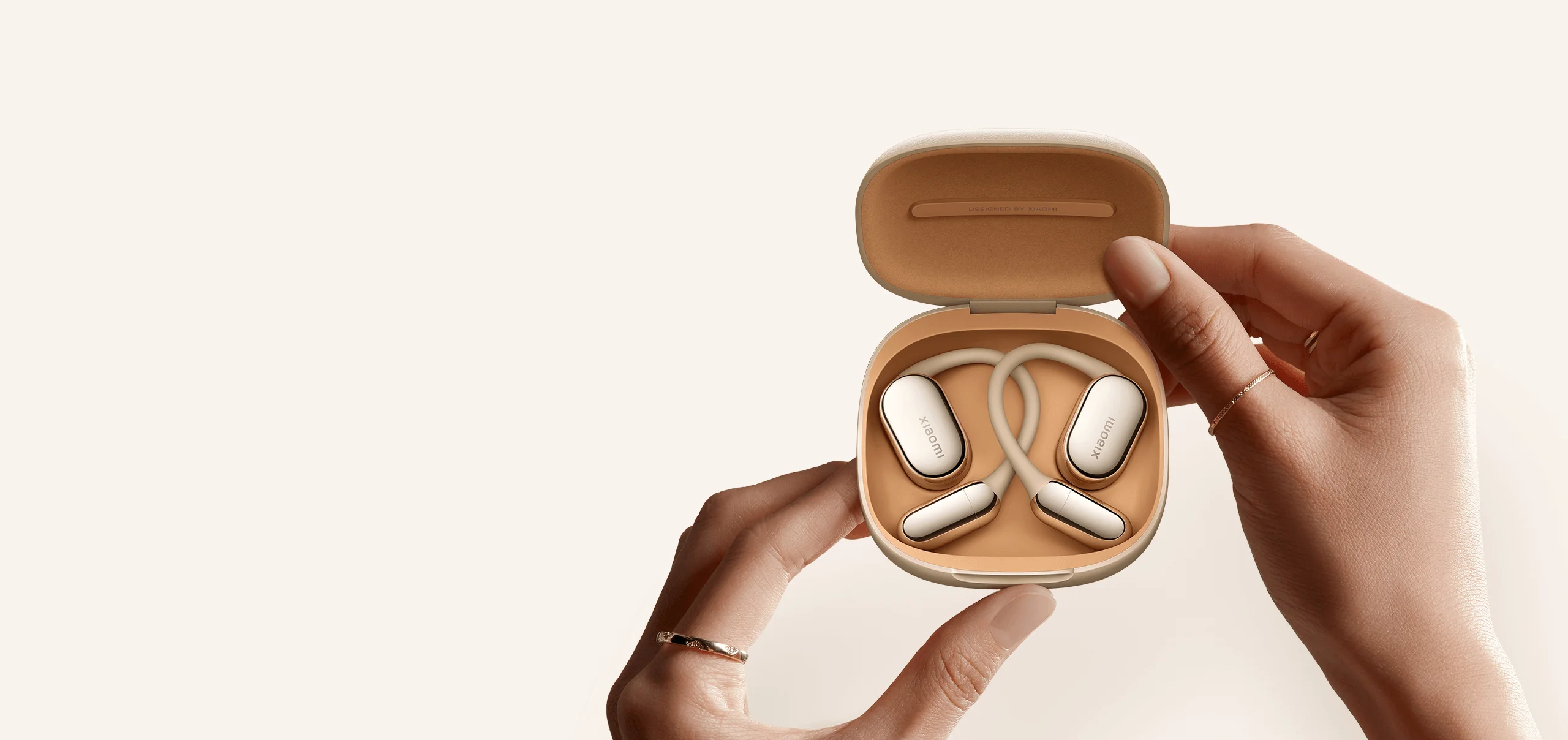 Nowe urządzenia Xiaomi trafiają do Polski! Opaska Smart Band 10 Glimmer Edition, smartwatch Watch S4 41 mm i słuchawki Open Wear Stereo Pro