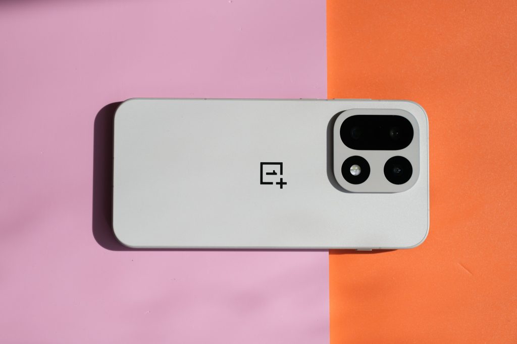 OnePlus 15 z rekordową baterią i błyskawicznym ładowaniem. Wiemy, kiedy premiera 15 OnePlus 15 z rekordową baterią i błyskawicznym ładowaniem. Wiemy, kiedy premiera