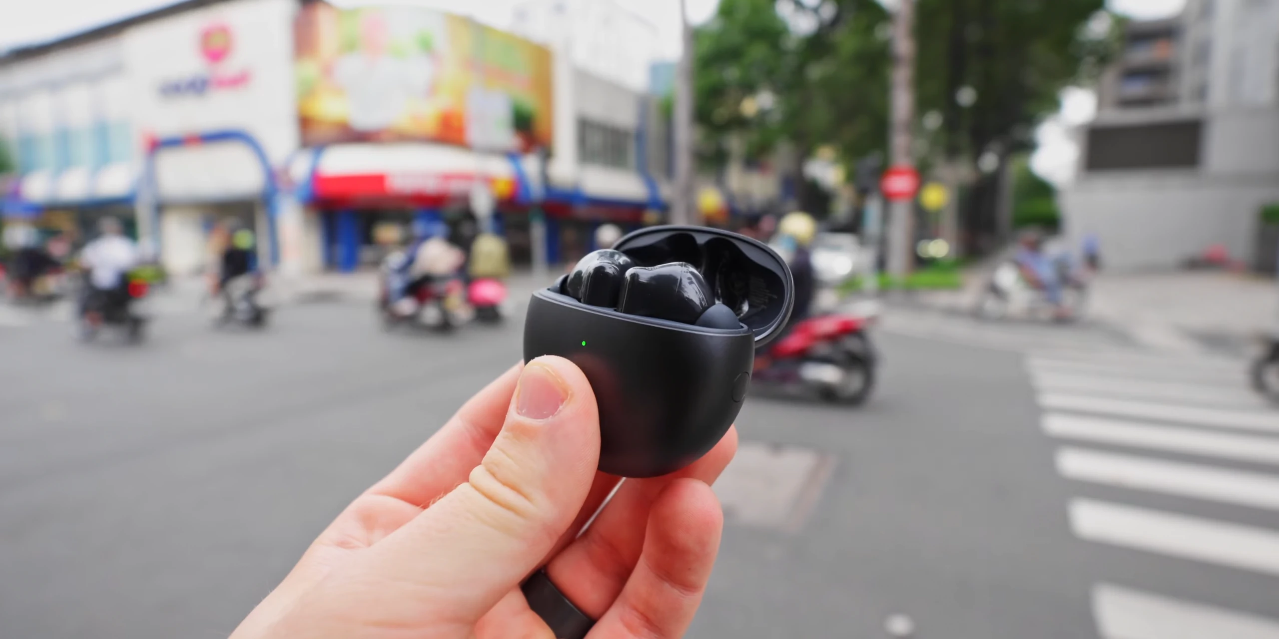 Huawei FreeBuds 7i – test ANC słuchawek na najgłośniejszej ulicy świata