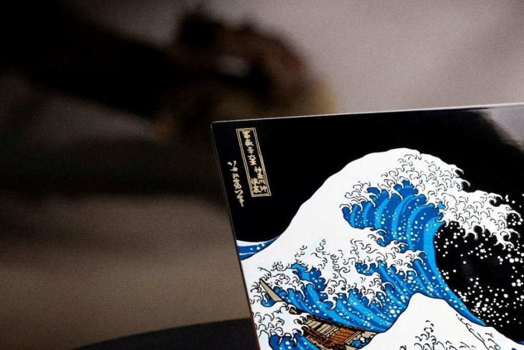 Nie tylko sprzęt, ale i dzieło sztuki. MSI Prestige 13 AI+ Ukiyo-e Edition już dostępny w Polsce 14 Nie tylko sprzęt, ale i dzieło sztuki. MSI Prestige 13 AI+ Ukiyo-e Edition już dostępny w Polsce