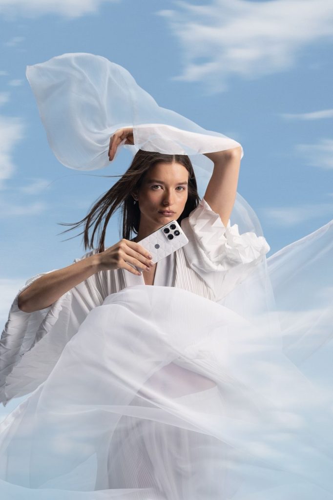 Edge 70 w odsłonie Pantone Colour of the Year 2026 oficjalnie! Motorola dodaje kryształy Swarovski 13 Edge 70 w odsłonie Pantone Colour of the Year 2026 oficjalnie! Motorola dodaje kryształy Swarovski