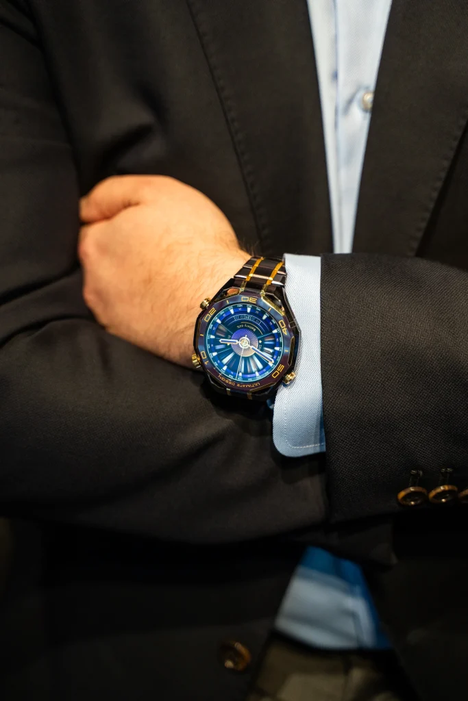 HUAWEI Watch Ultimate Design Royal Gold Edition - technologia szyta na miarę. 27 HUAWEI Watch Ultimate Design Royal Gold Edition - technologia szyta na miarę.