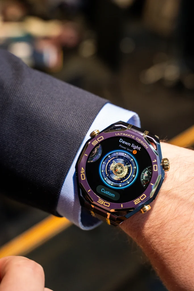 HUAWEI Watch Ultimate Design Royal Gold Edition - technologia szyta na miarę. 39 HUAWEI Watch Ultimate Design Royal Gold Edition - technologia szyta na miarę.