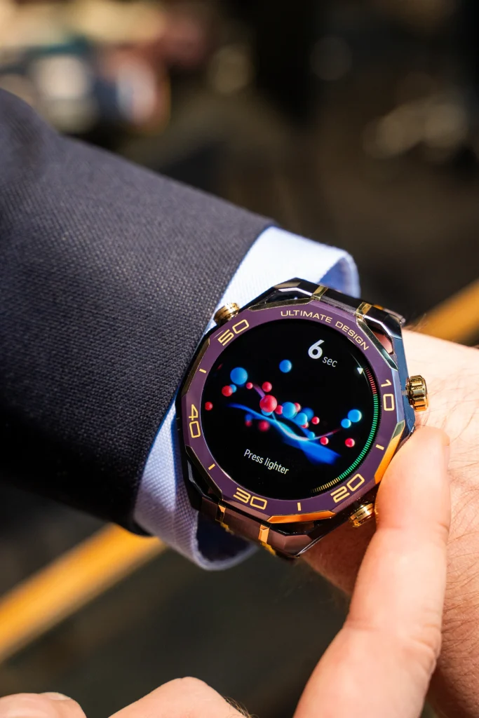 HUAWEI Watch Ultimate Design Royal Gold Edition - technologia szyta na miarę. 38 HUAWEI Watch Ultimate Design Royal Gold Edition - technologia szyta na miarę.