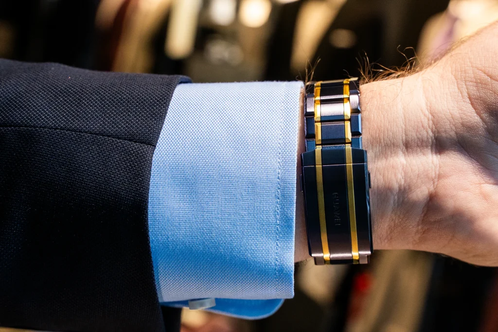 HUAWEI Watch Ultimate Design Royal Gold Edition - technologia szyta na miarę. 35 HUAWEI Watch Ultimate Design Royal Gold Edition - technologia szyta na miarę.