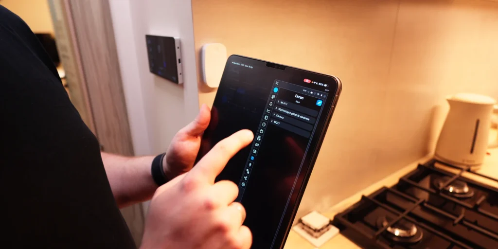 Twój dom w wersji Smart: Montaż i konfiguracja panelu Shelly Wall Display X2 oraz modułu Shelly 1PM 17 Twój dom w wersji Smart: Montaż i konfiguracja panelu Shelly Wall Display X2 oraz modułu Shelly 1PM